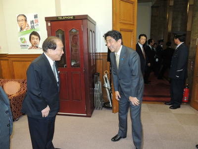 20131209安倍総理挨拶回り4.jpg