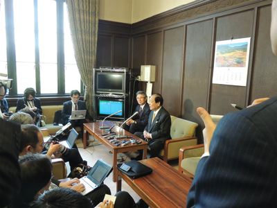 20140425統一会派記者会見1.jpg